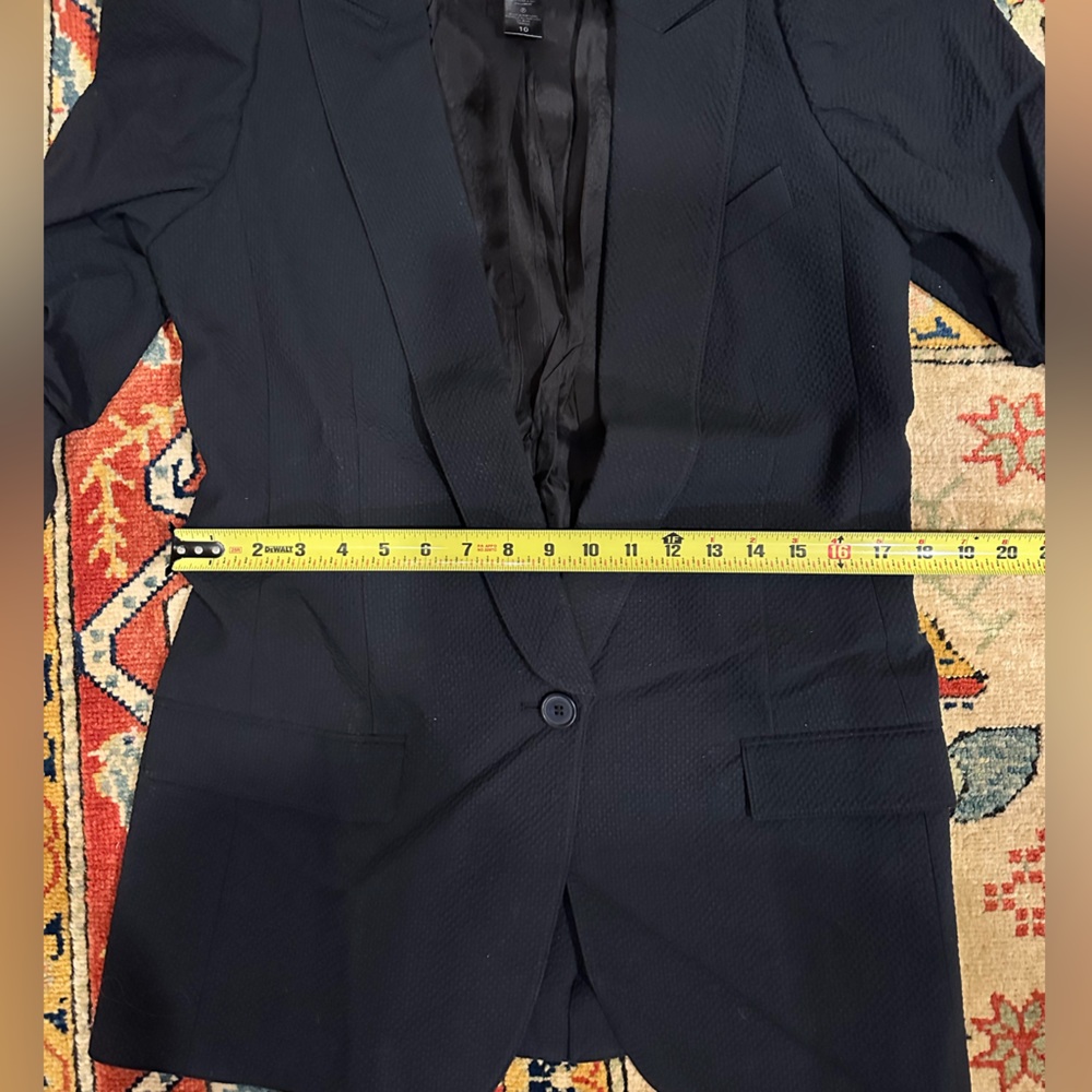 SMYTHE scrunch sleeve long line blazer - black seersucker - Picture 10 of 11